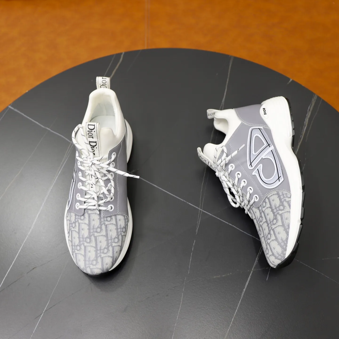 Ex-factory price: 462💰🙅‍♂️🙅‍♂️🙅‍♂️ Brand: Dior DIOR Standard code: 38-44 (45 customized) Grade: Same as the official website Material: Original material splicing Comfortable and breathable lining Lightweight and wear-resistant sports outsole Style category: Men's fashionable casual shoes Running sneakers Distinguished luxury brand elements Top luxury Color: actual picture color
